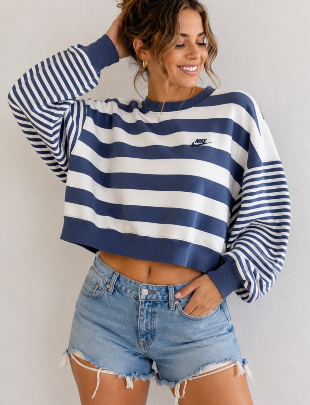 Nike Striped Navy and White Crewneck Sweater size S